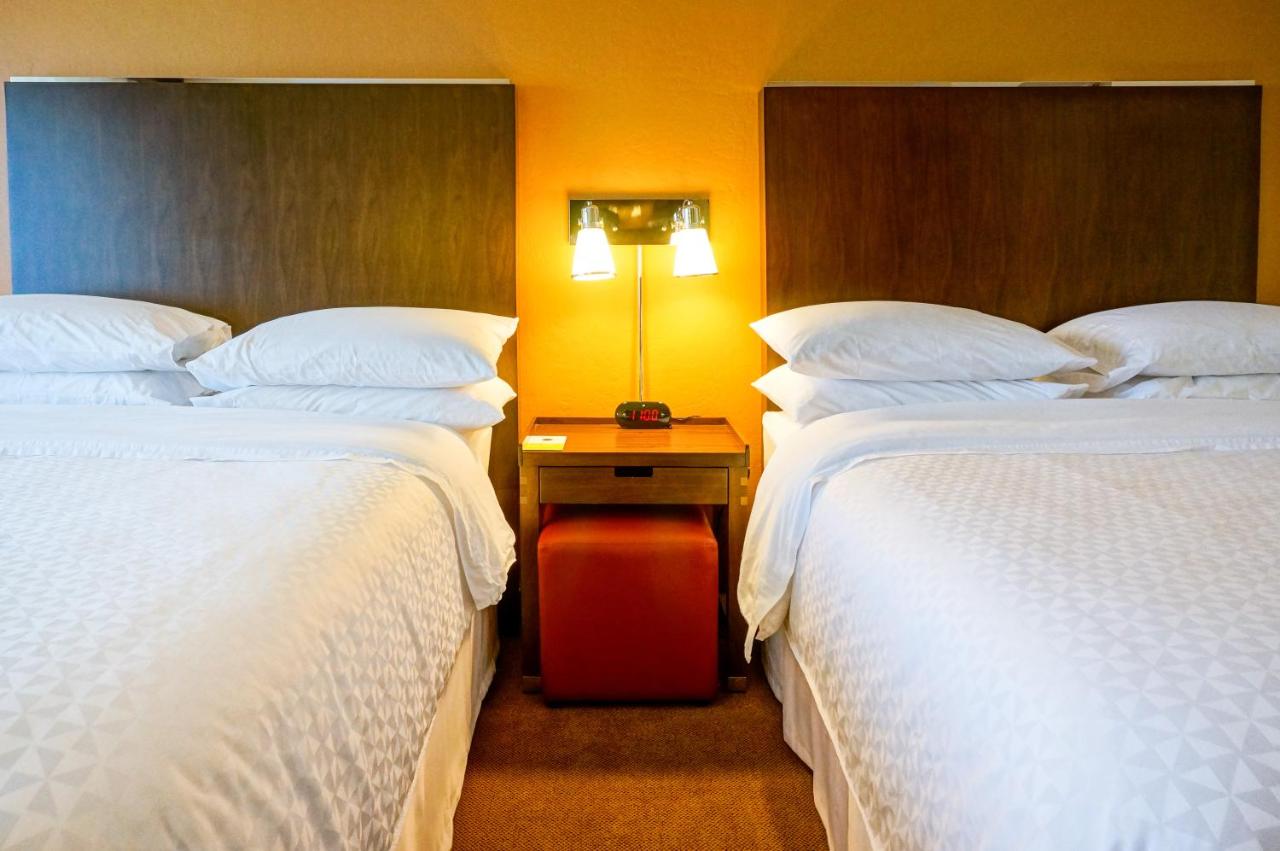 Four Points by Sheraton Phoenix South Mountain