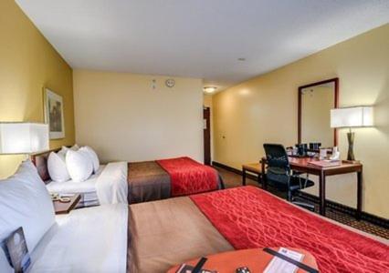 Queen Room with Two Queen Beds - Smoking at Comfort Inn & Suites Hillsville I-77