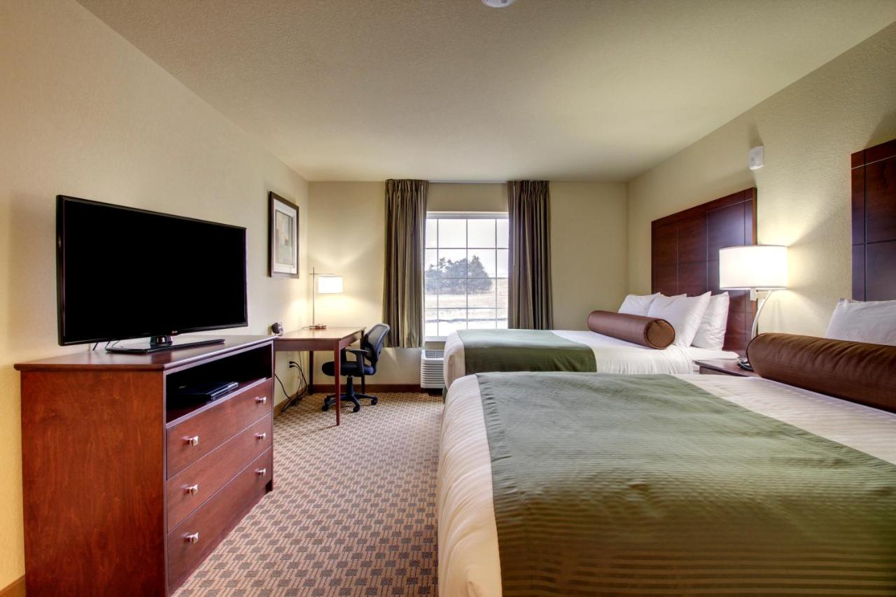 Deluxe Queen Room at Cobblestone Inn & Suites - Linton