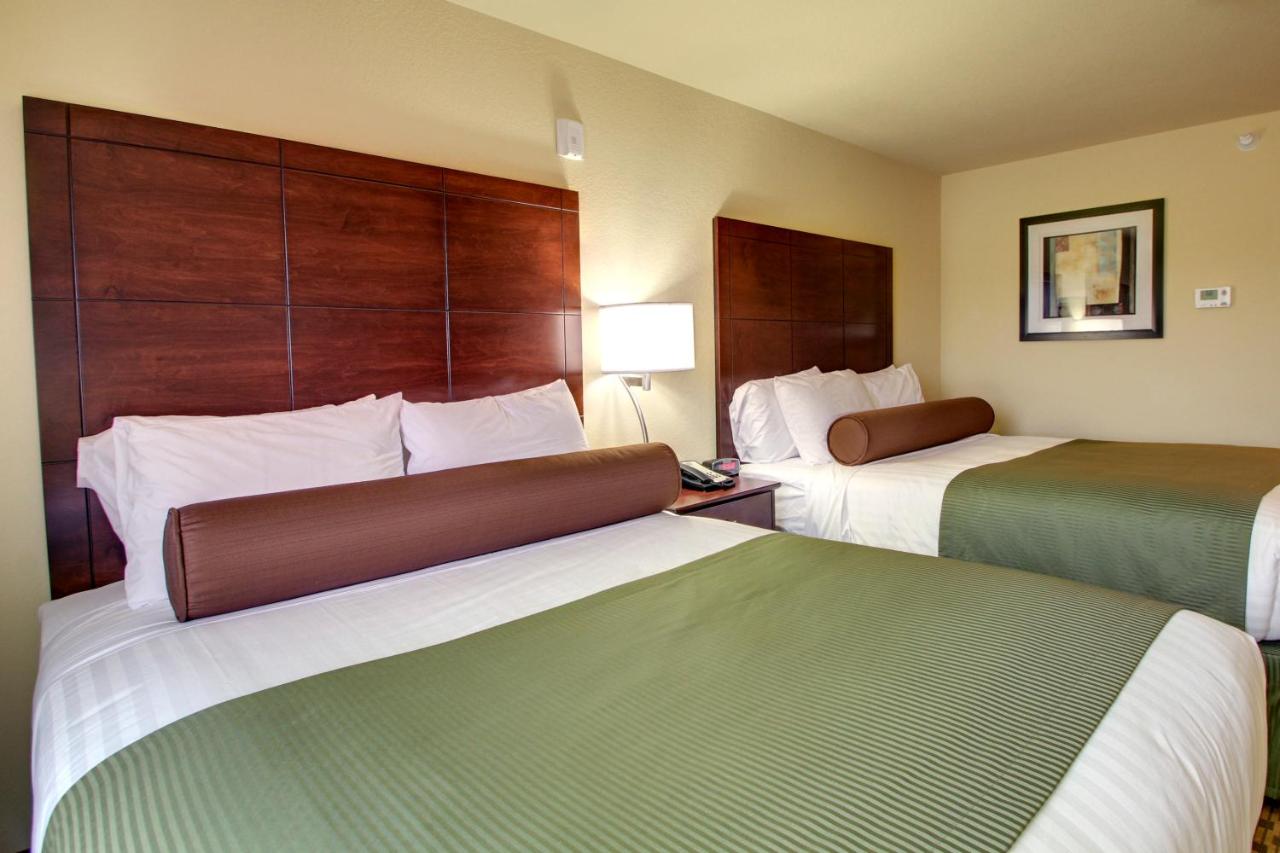 Deluxe Queen Room at Cobblestone Inn & Suites - Linton