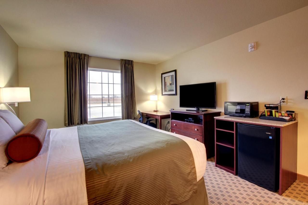 Deluxe King Room at Cobblestone Inn & Suites - Linton