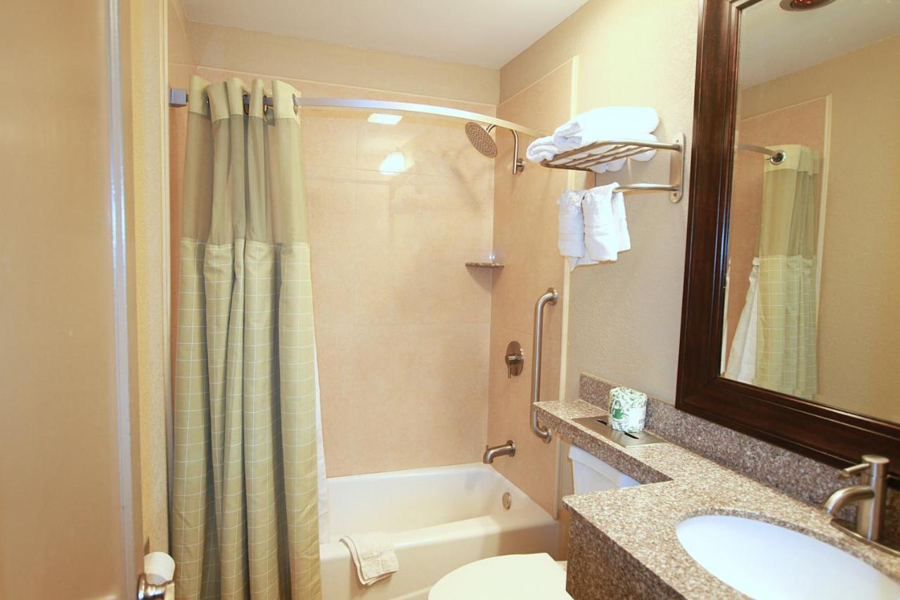 Executive King Suite with Spa Bath - Non-Smoking at Travel Inn & Suites
