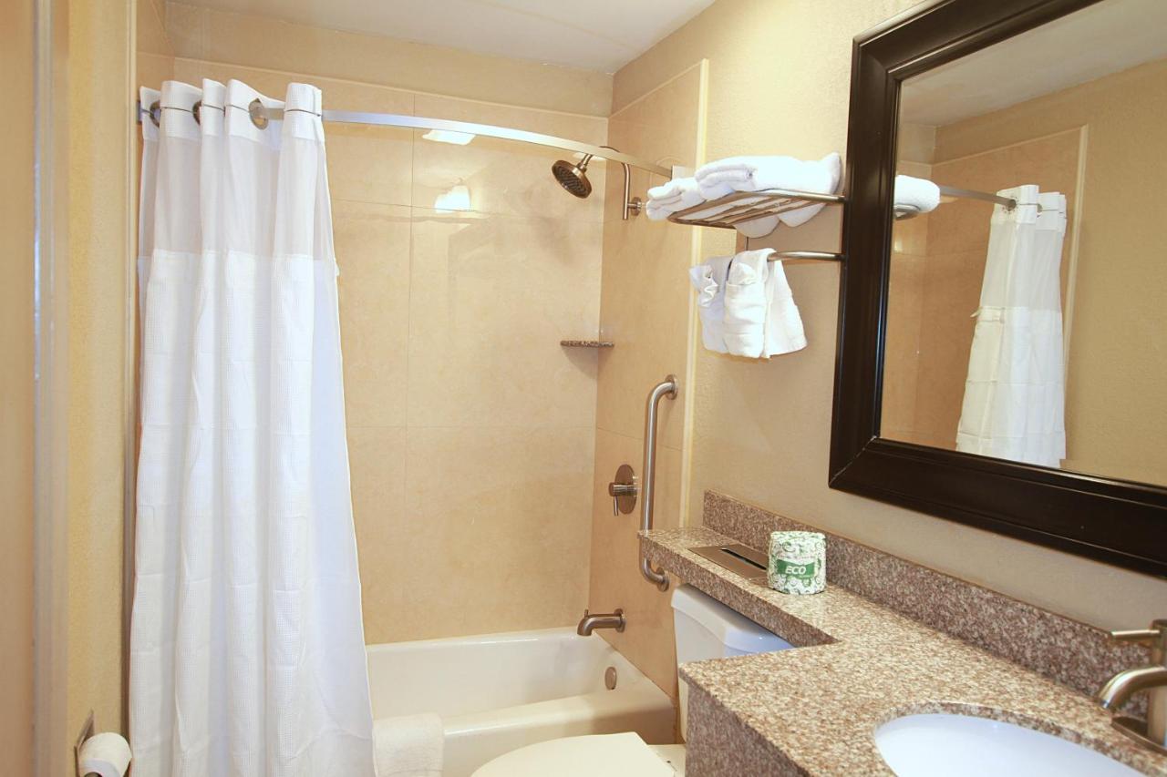 Executive King Suite with Spa Bath - Non-Smoking at Travel Inn & Suites