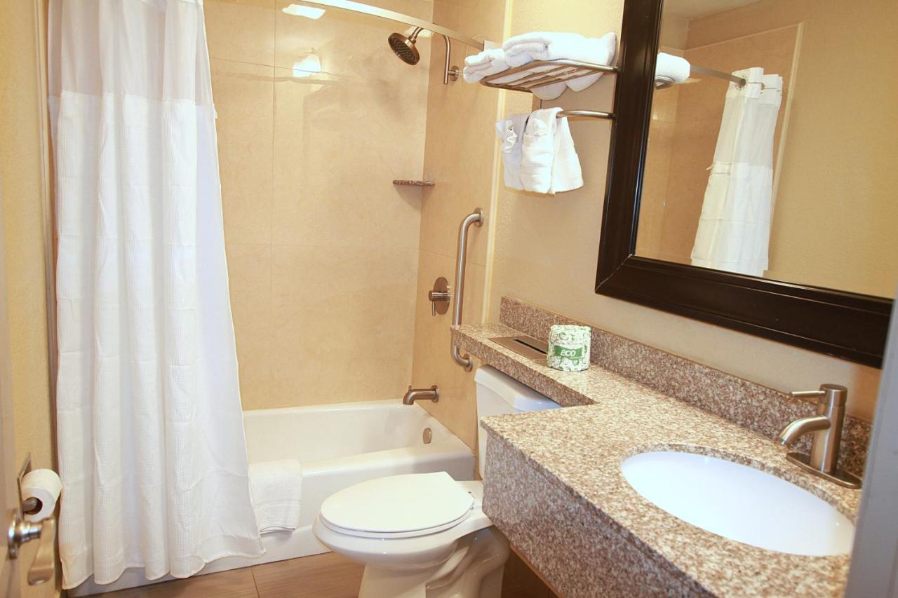 Executive King Suite with Spa Bath - Non-Smoking at Travel Inn & Suites