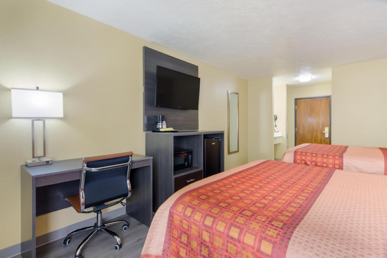 Queen Room with Two Queen Beds at Americas Best Value Inn & Suites Independence VA