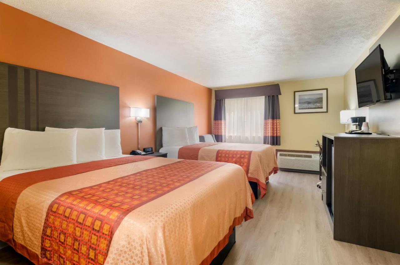 Queen Room with Two Queen Beds at Americas Best Value Inn & Suites Independence VA