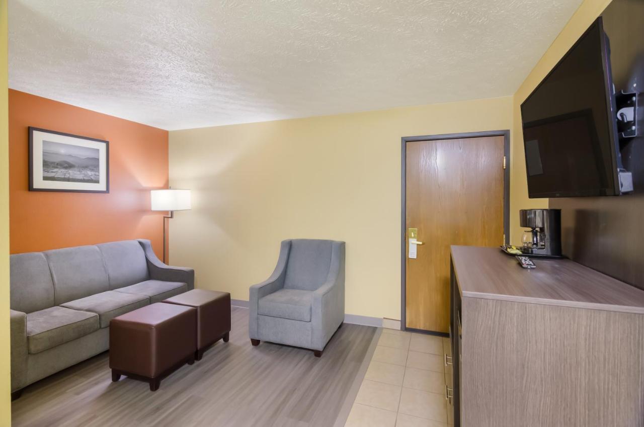 King Suite at Americas Best Value Inn & Suites Independence VA