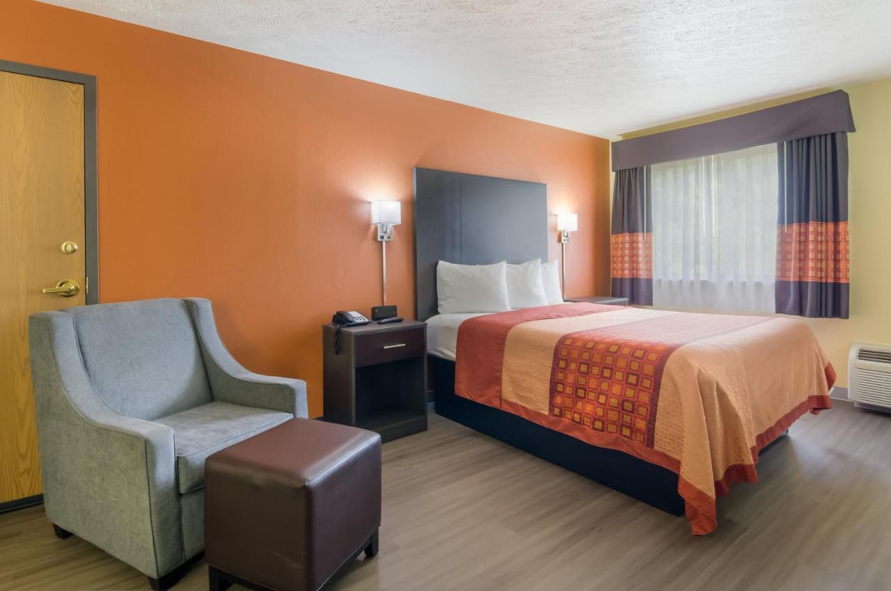 Queen Bed at Americas Best Value Inn & Suites Independence VA