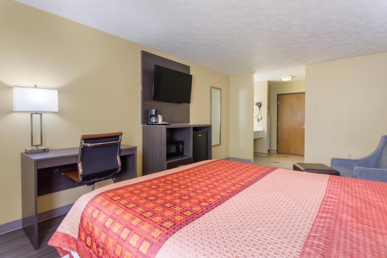 Queen Bed at Americas Best Value Inn & Suites Independence VA