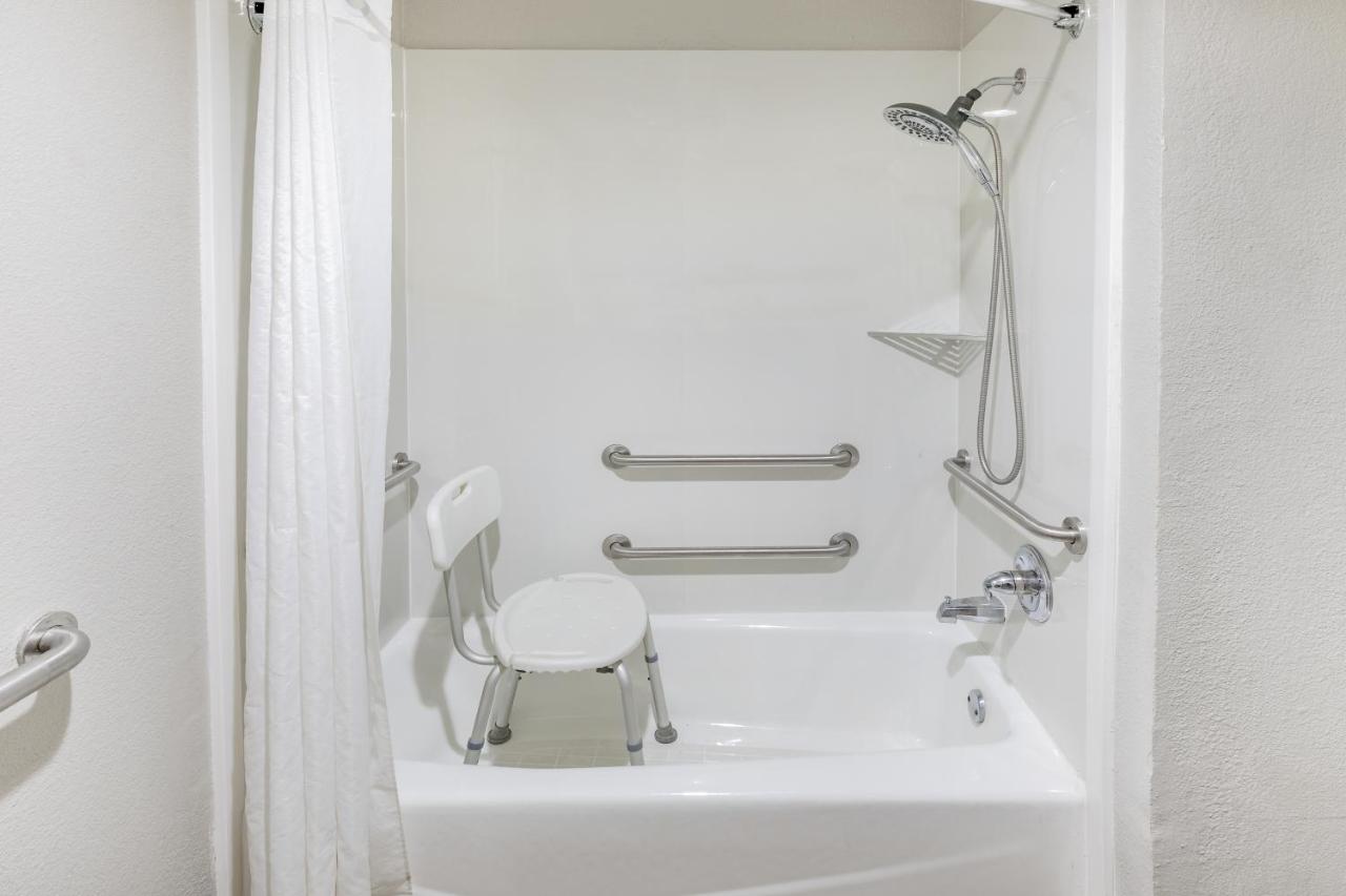 King Room with Bath Tub - Mobility Accessible/Non-Smoking at Days Inn & Suites by Wyndham Huntsville