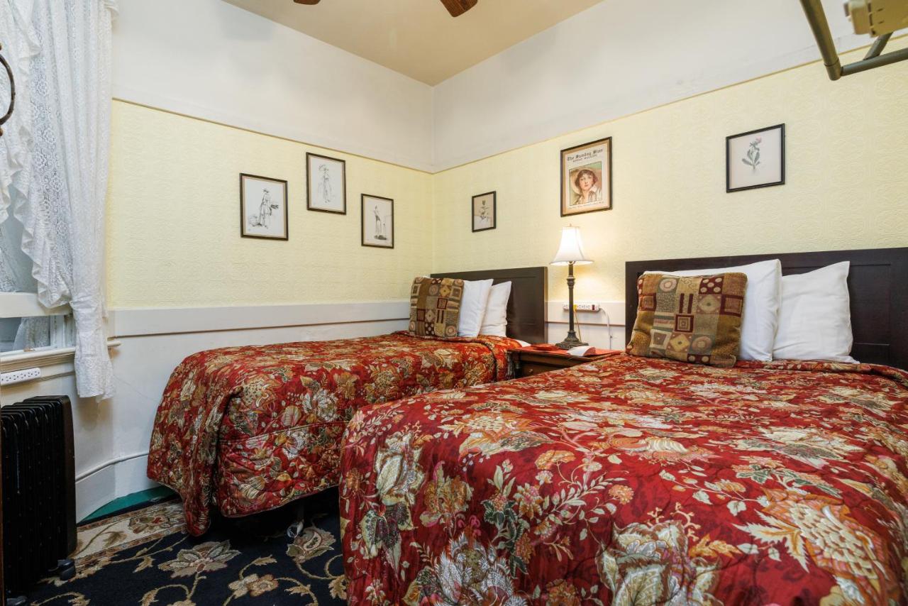 Two Twin-Sized Beds with Shared Bathroom at San Remo Hotel