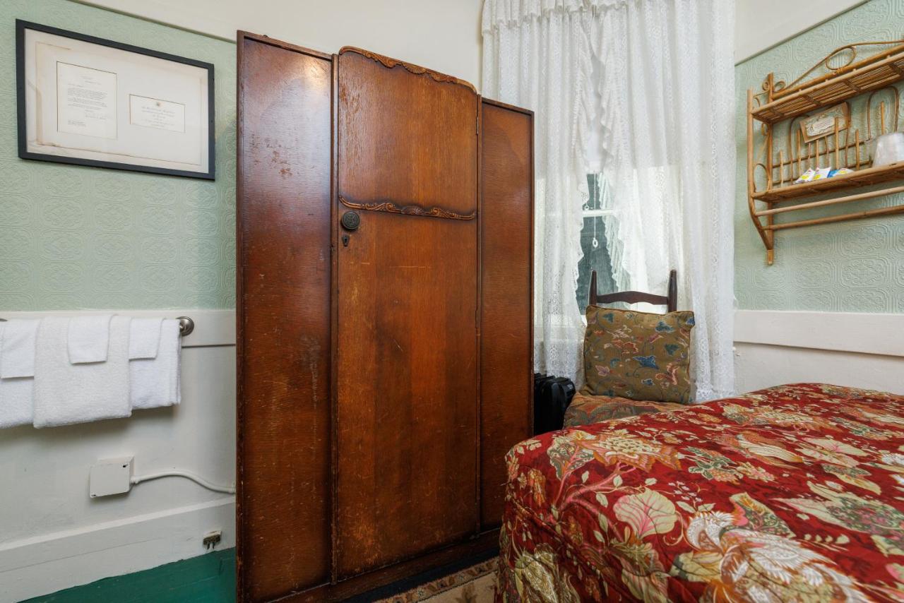 Double Room with Shared Bathroom at San Remo Hotel