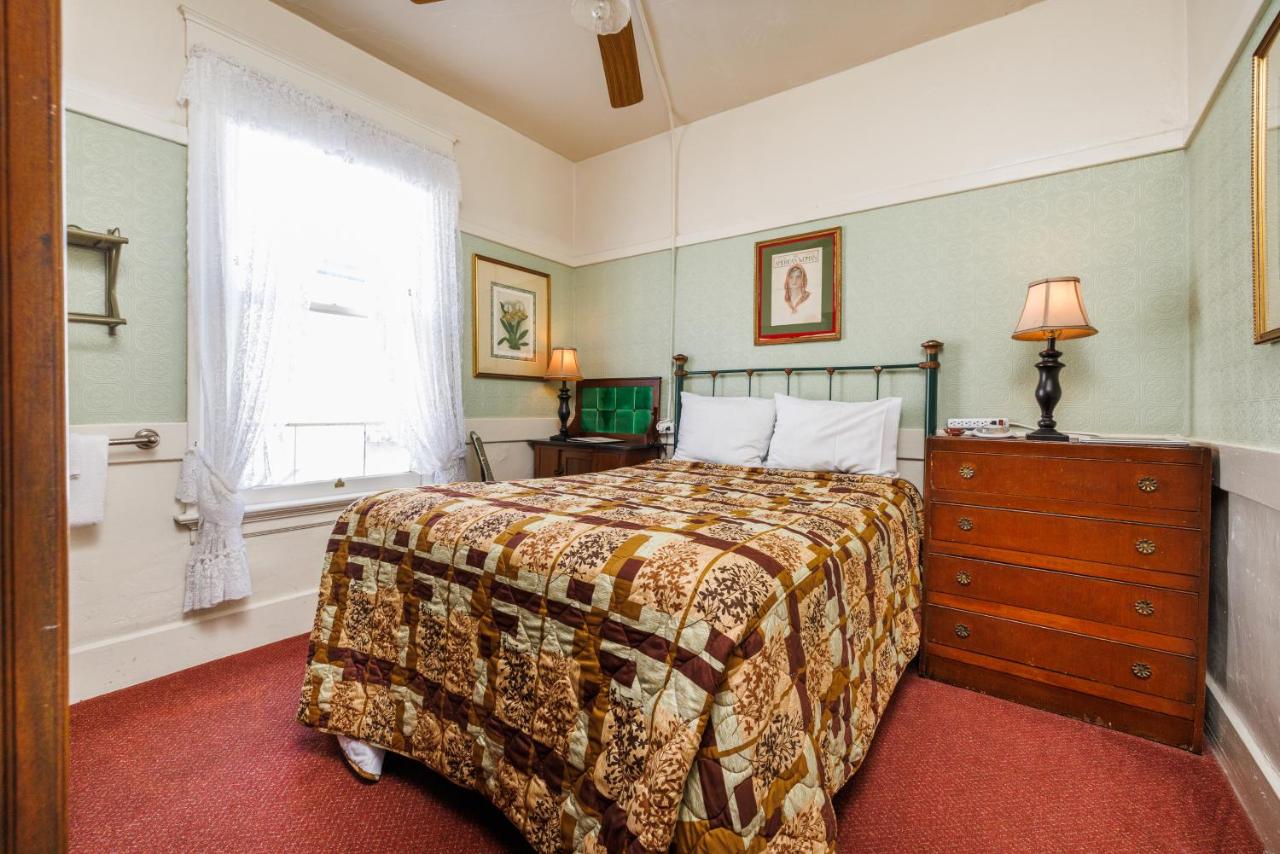 Double Room with Shared Bathroom at San Remo Hotel