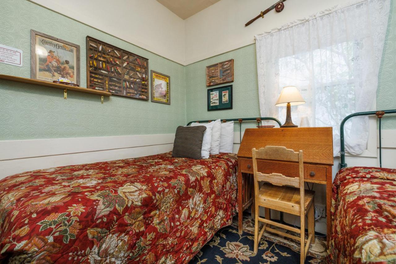 Two Twin-Sized Beds with Shared Bathroom at San Remo Hotel