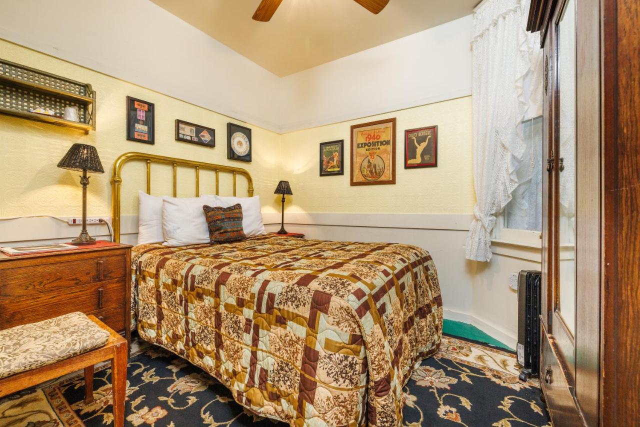 Double Room with Shared Bathroom at San Remo Hotel