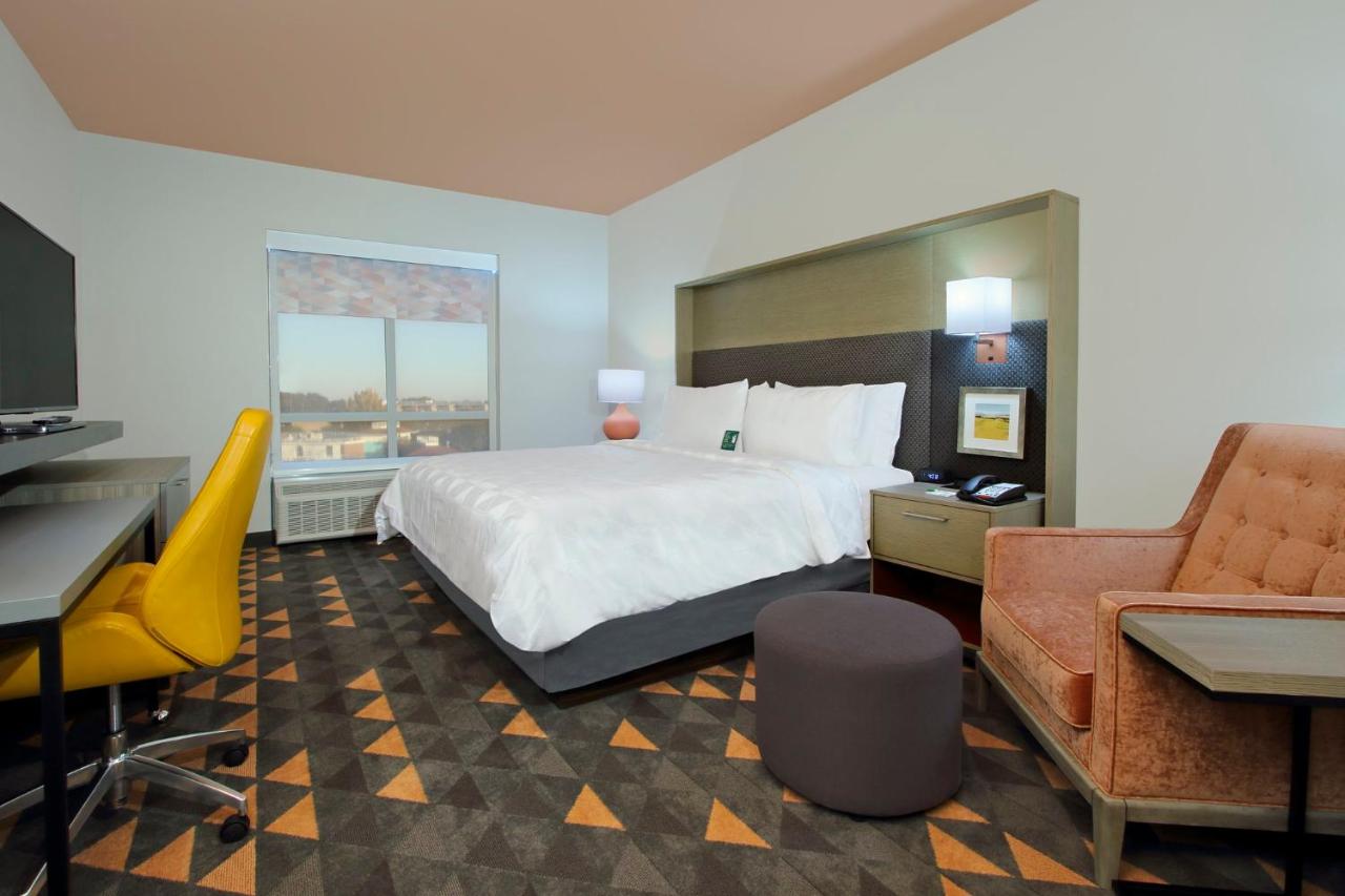 King Room - Hearing Accessible - Non-Smoking at Holiday Inn Hattiesburg - North by IHG