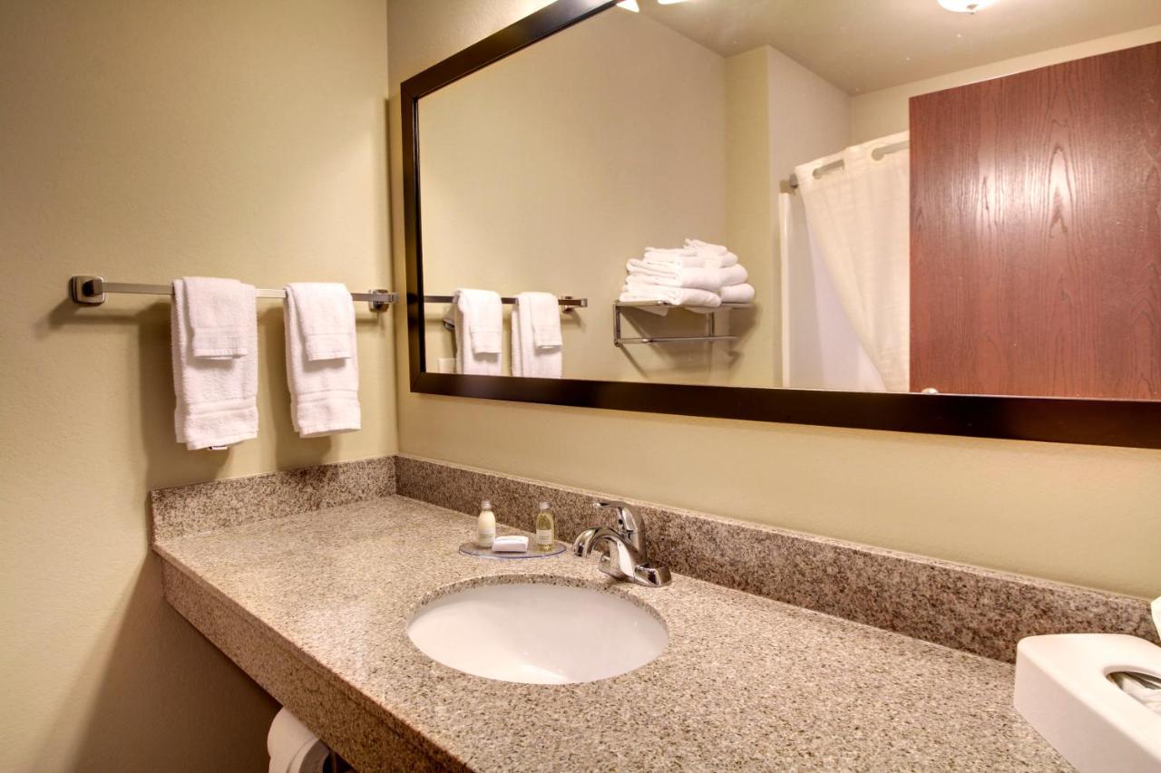 King Room at Cobblestone Inn & Suites - Avoca