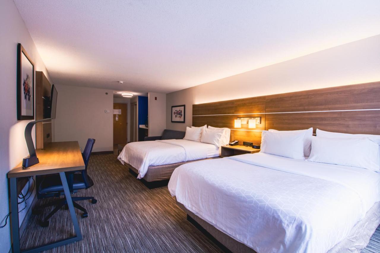 Queen Suite at Holiday Inn Express & Suites Lincoln East - White Mountains by IHG