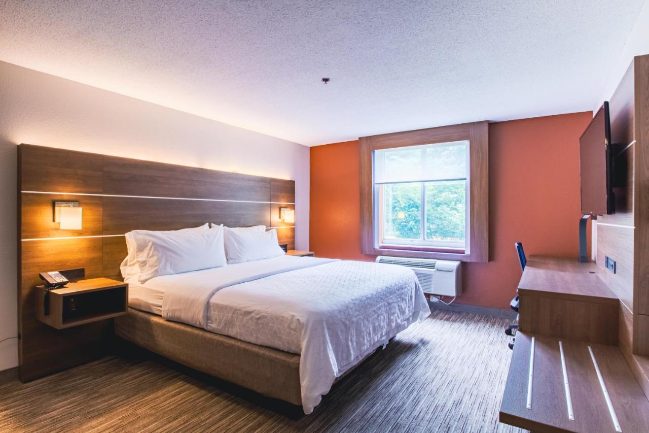 Suite at Holiday Inn Express & Suites Lincoln East - White Mountains by IHG