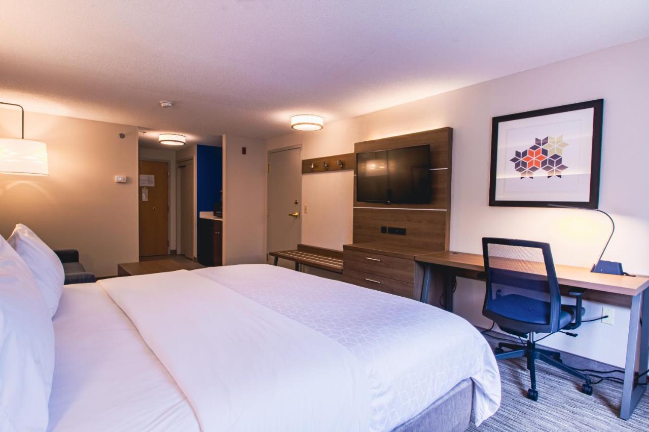 Suite - Non-Smoking at Holiday Inn Express & Suites Lincoln East - White Mountains by IHG
