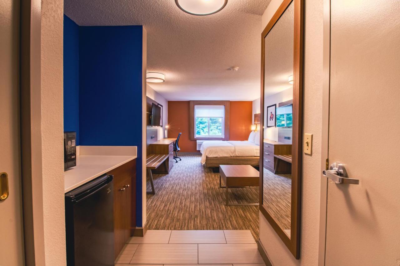 Suite - Non-Smoking at Holiday Inn Express & Suites Lincoln East - White Mountains by IHG