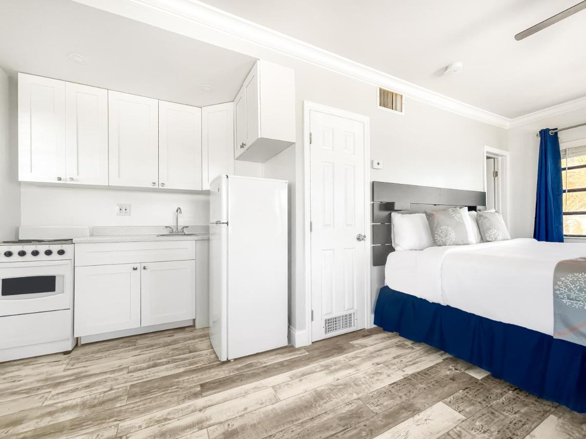 Queen Studio Room at Paradise Oceanfront HBH