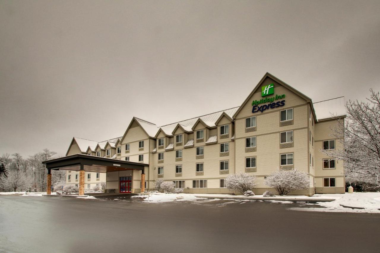 Room Selected at Check-In at Holiday Inn Express & Suites Lincoln East - White Mountains by IHG