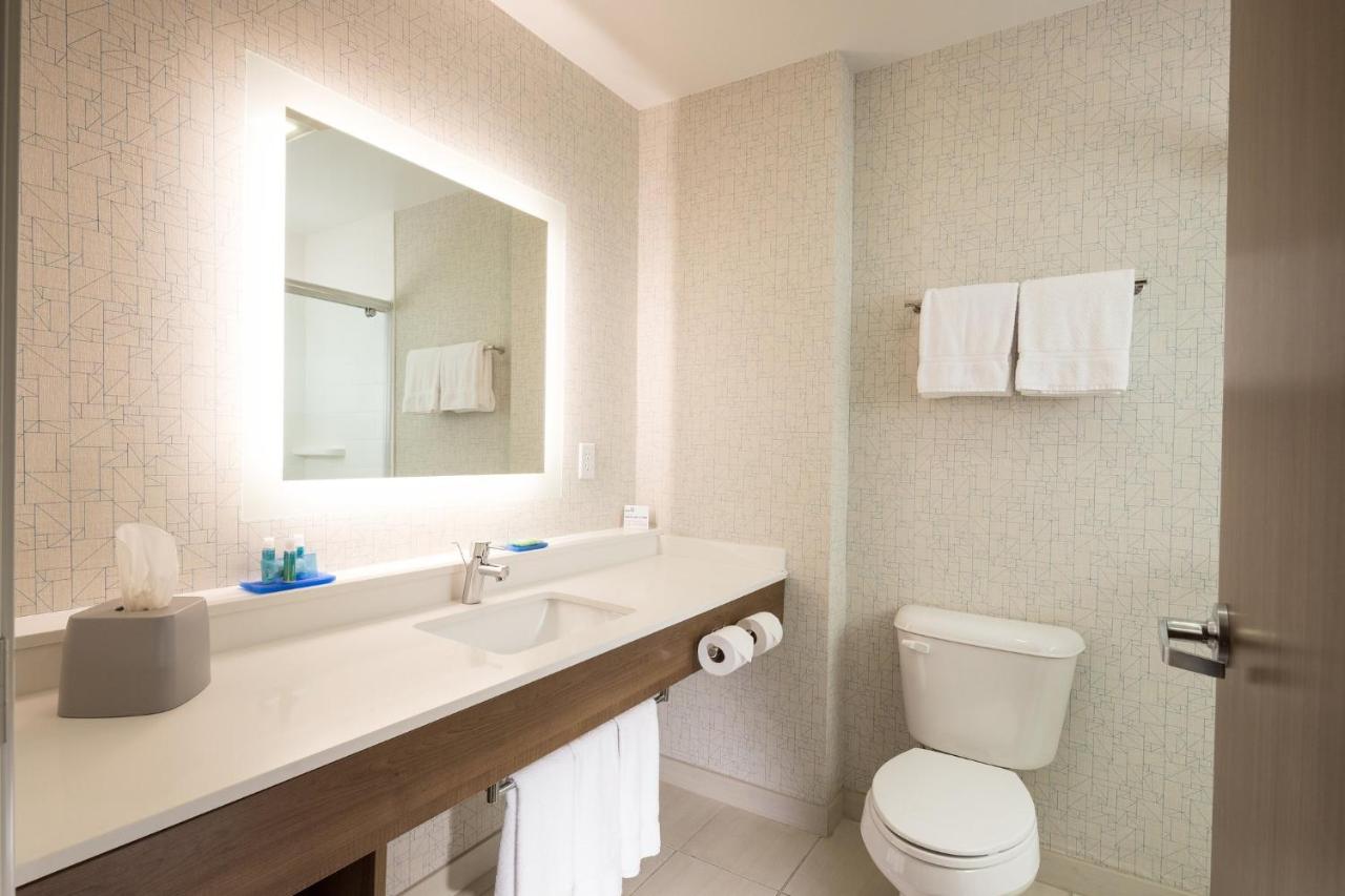 King Room - Hearing Accessible - Non-Smoking at Holiday Inn Express and Suites Portage by IHG