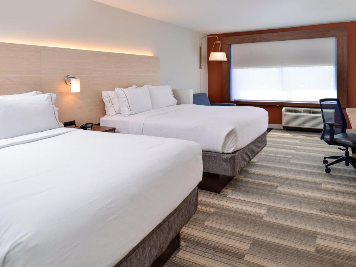 Suite - Mobility Access/Hearing Accessible at Holiday Inn Express & Suites Brighton South - US 23 by IHG