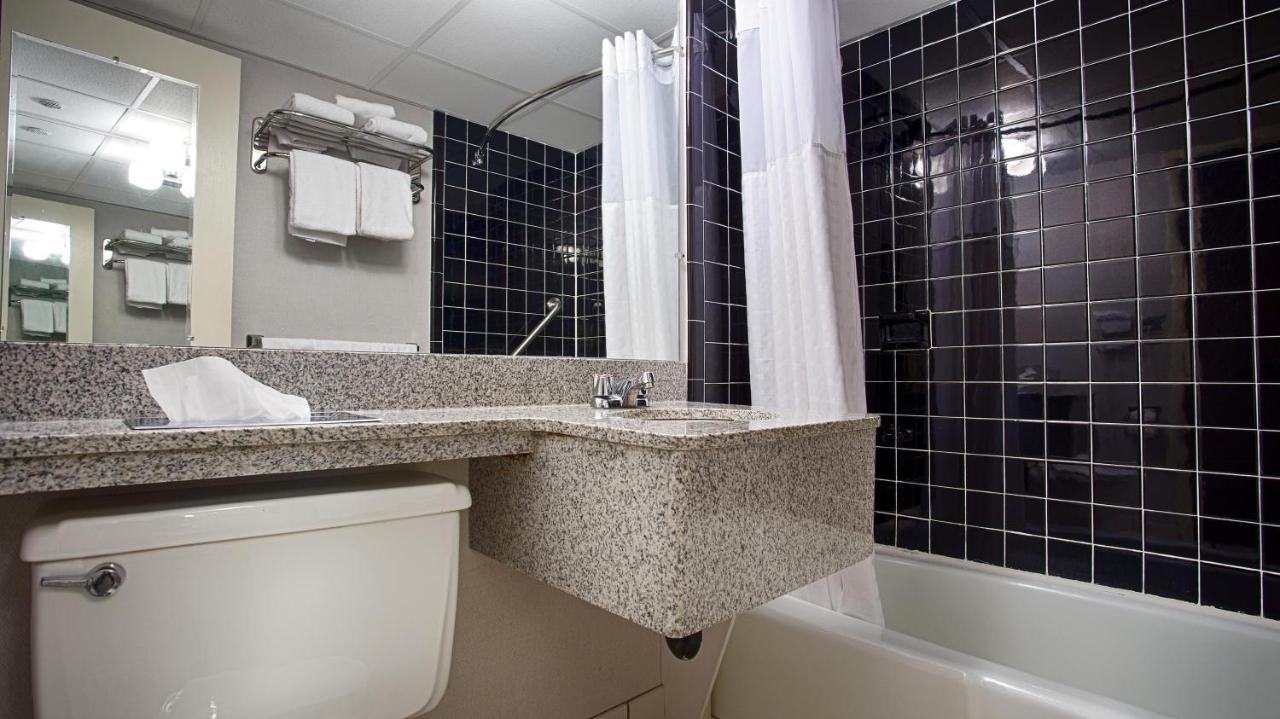 Double Room with Two Double Beds - Non-Smoking at West Gate Inn Nyack