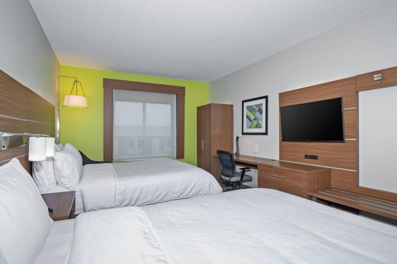 Room with Two Beds - Hearing Accessible - Non-Smoking at Holiday Inn Express Hotel & Suites Woodbridge by IHG