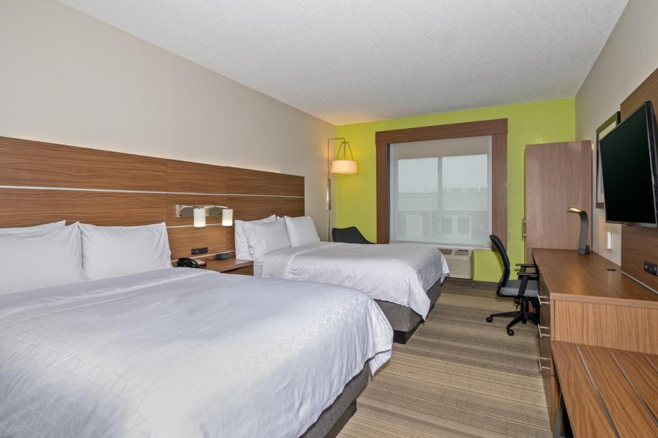 Room with Two Beds - Hearing Accessible - Non-Smoking at Holiday Inn Express Hotel & Suites Woodbridge by IHG