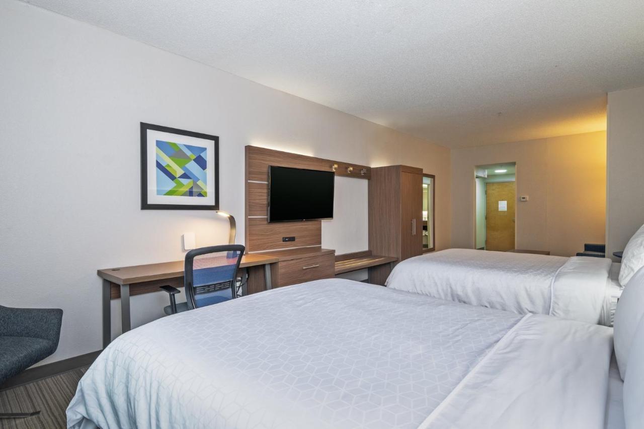 Two Double Beds Suite With Pullout Sofa - Non-Smoking at Holiday Inn Express Hotel & Suites Woodbridge by IHG