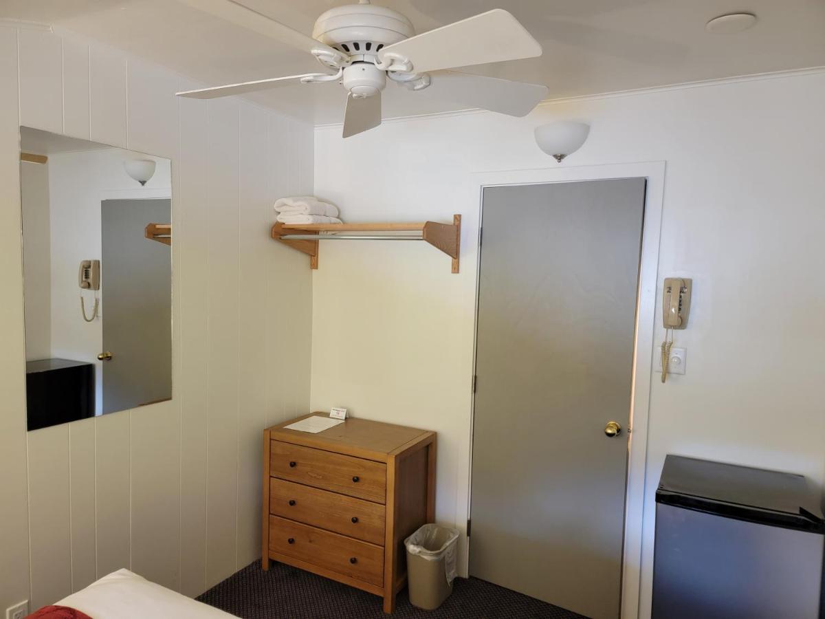 Small Double Room at St. Moritz Lodge & Condominiums