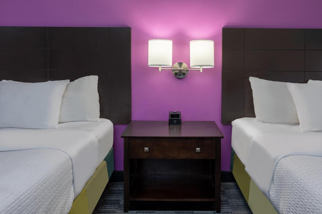 Deluxe Double Room with Two Double Beds at La Quinta Inn & Suites by Wyndham Houston NW Brookhollow
