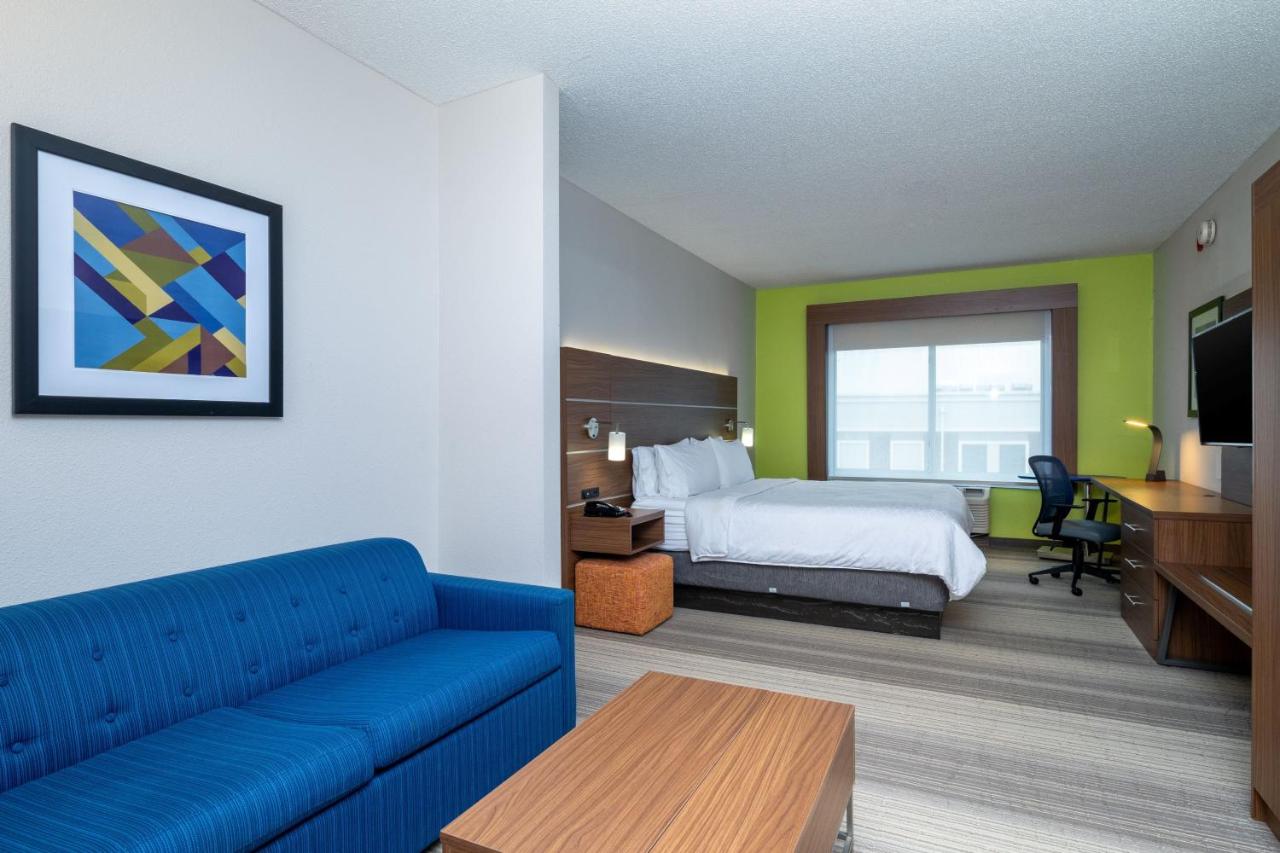 King Suite with Sofa Bed - Non-Smoking at Holiday Inn Express Hotel & Suites Woodbridge by IHG