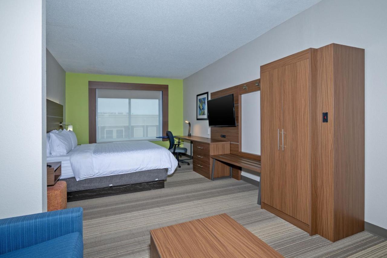 King Suite with Sofa Bed - Non-Smoking at Holiday Inn Express Hotel & Suites Woodbridge by IHG