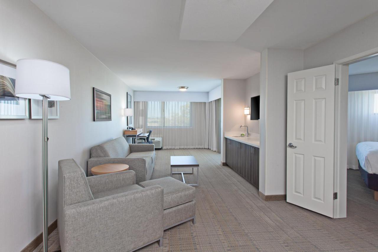 King Suite at Holiday Inn Palmdale-Lancaster by IHG