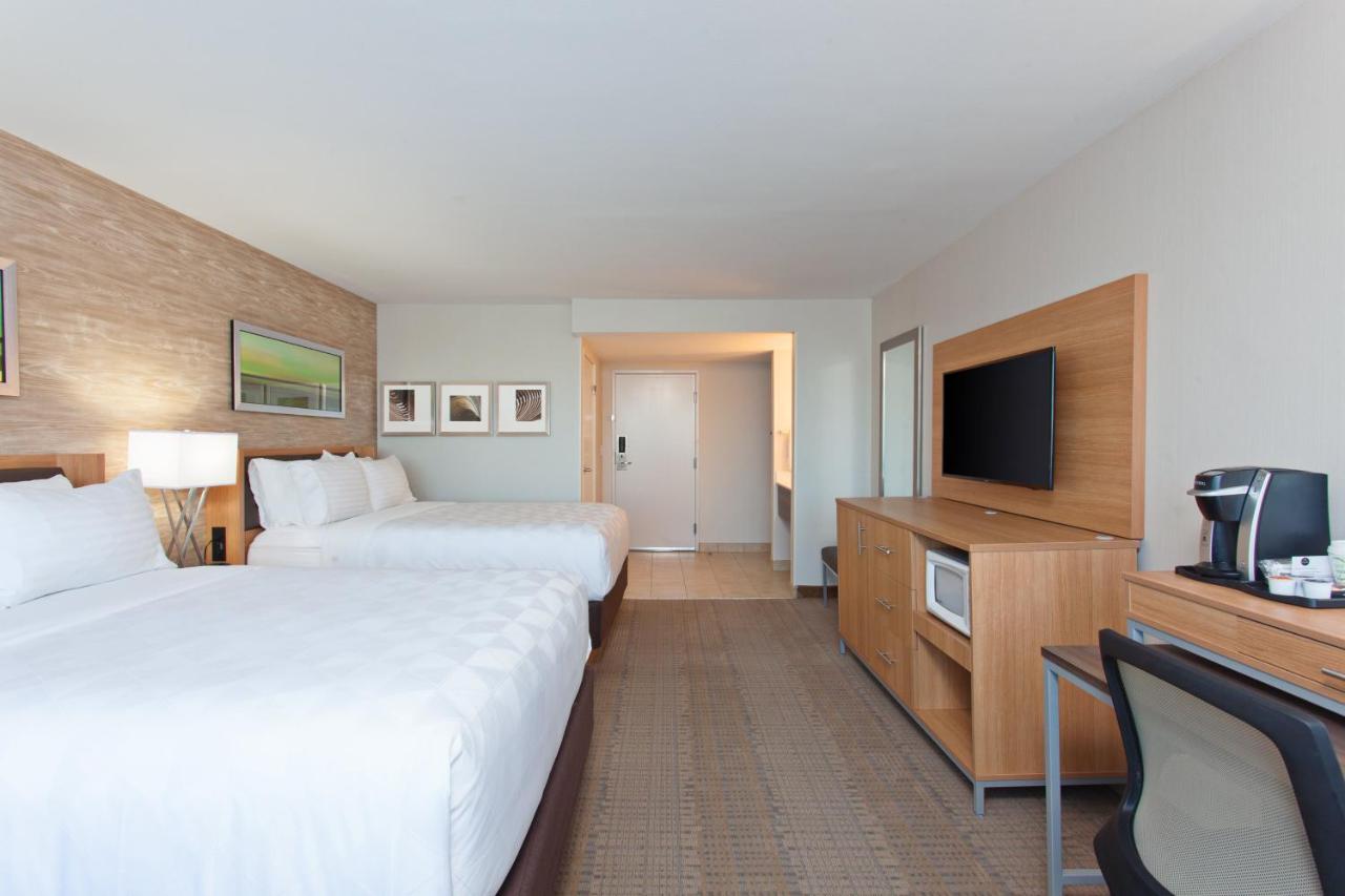 Executive Queen with Two Beds at Holiday Inn Palmdale-Lancaster by IHG