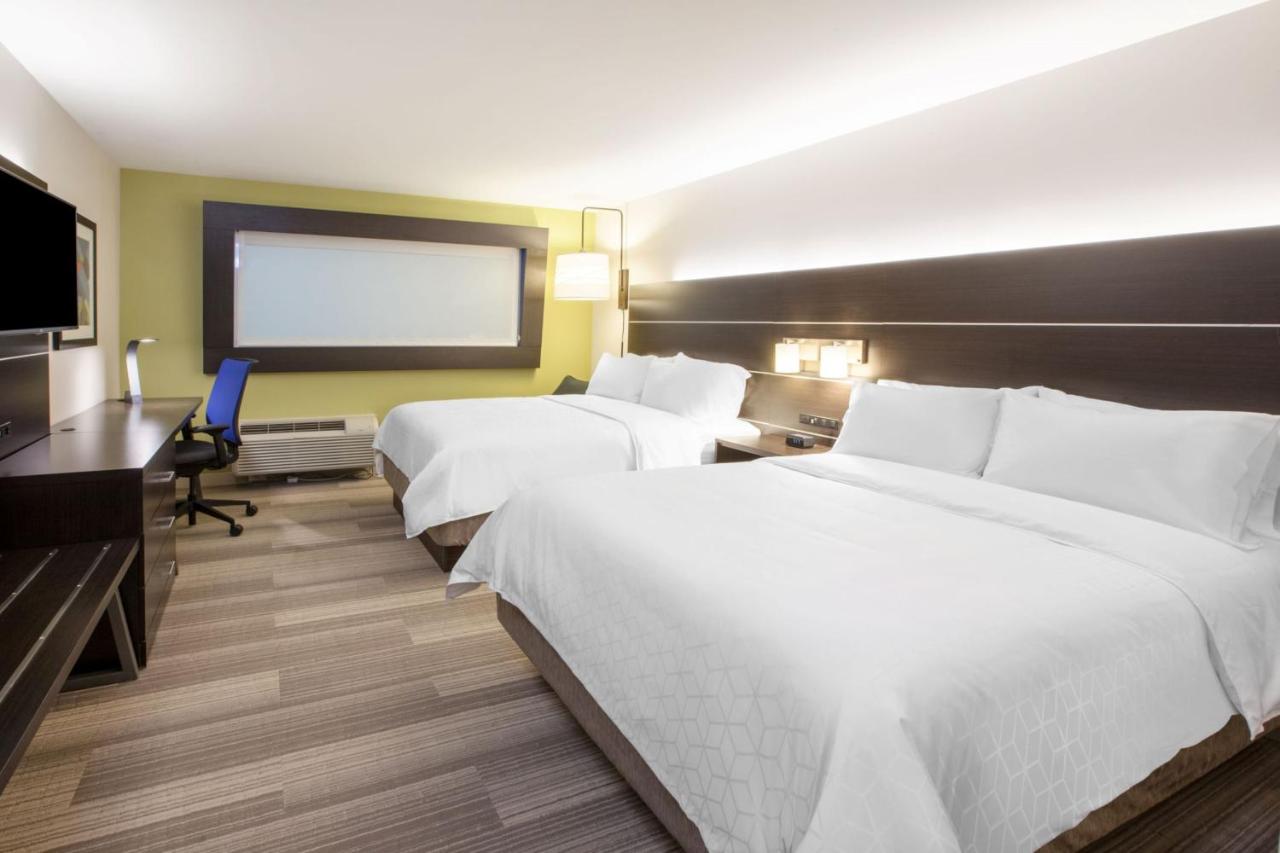 Queen Room with Two Queen Beds at Holiday Inn Express & Suites Williamsport by IHG