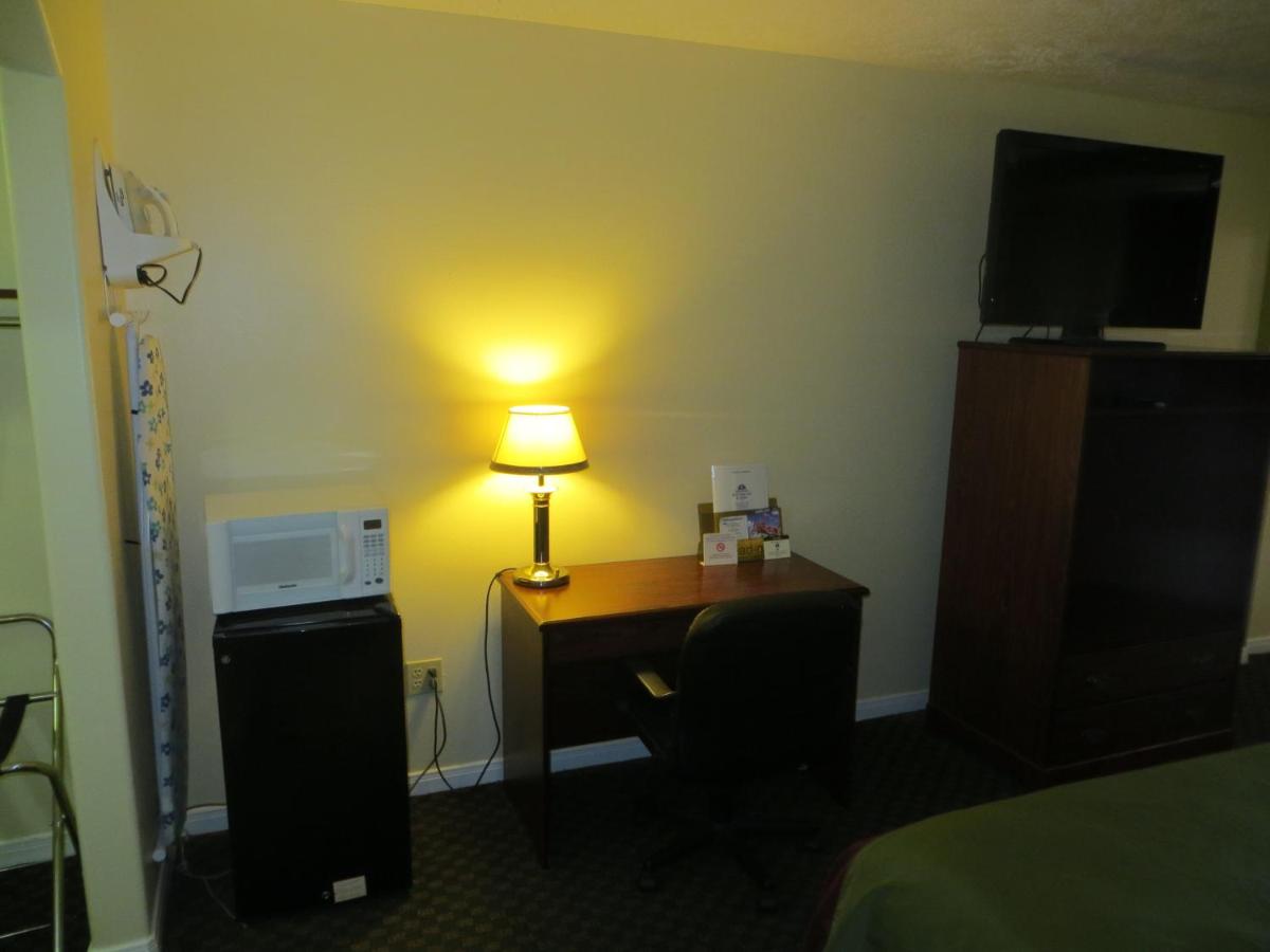 King Suite at Americas Best Value Inn & Suites Hempstead Prairie View