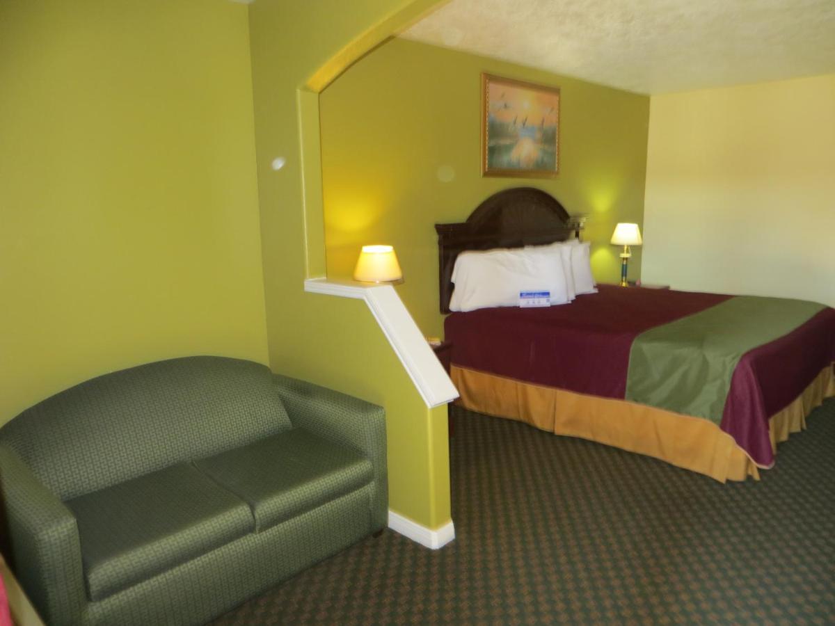 King Suite at Americas Best Value Inn & Suites Hempstead Prairie View
