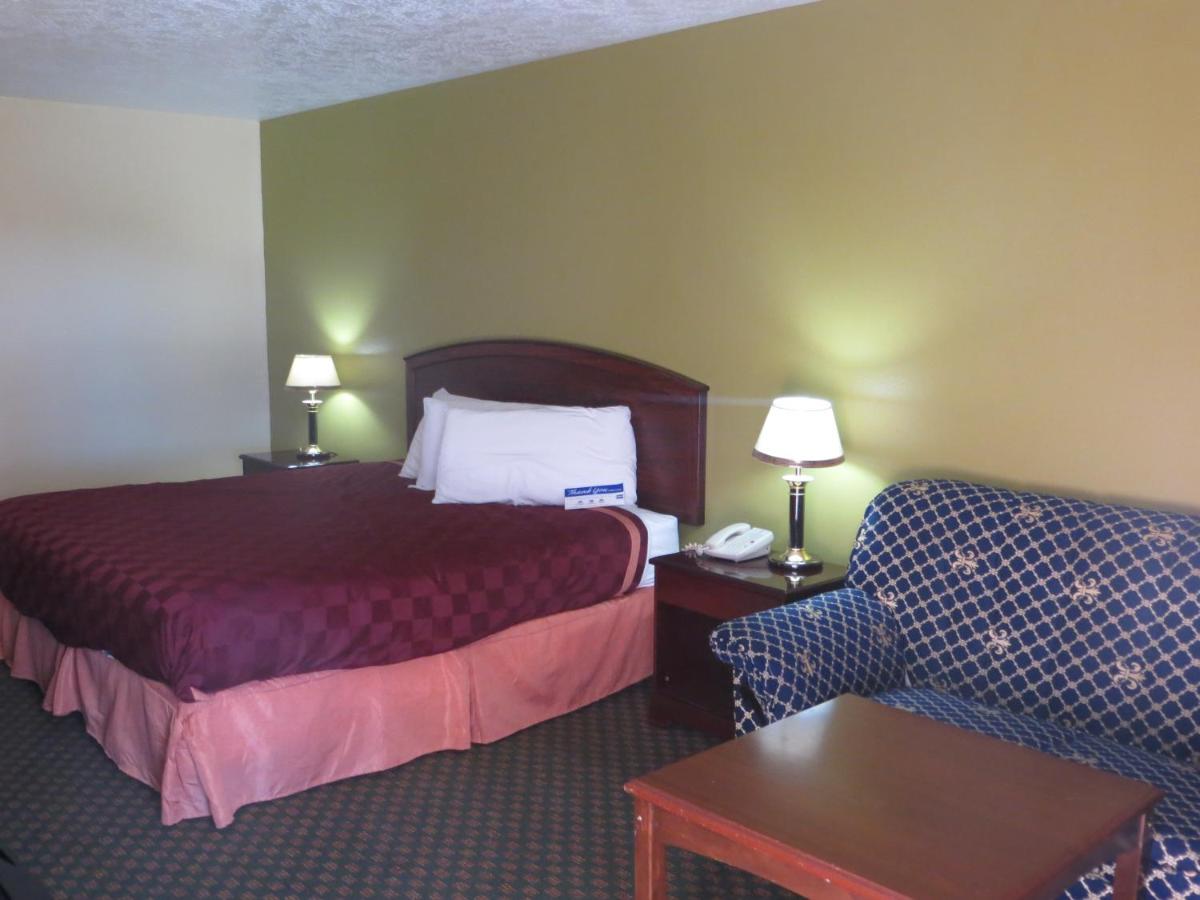 King Room at Americas Best Value Inn & Suites Hempstead Prairie View