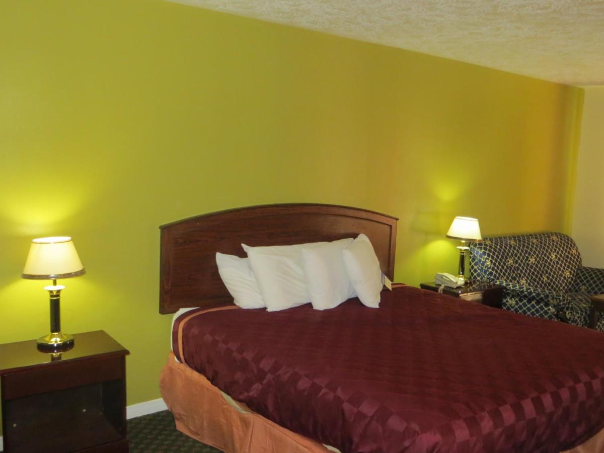 King Room at Americas Best Value Inn & Suites Hempstead Prairie View