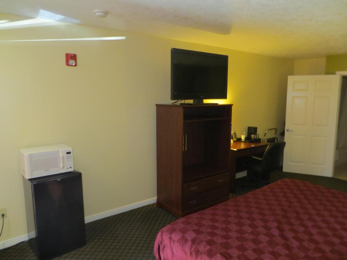 King Room at Americas Best Value Inn & Suites Hempstead Prairie View