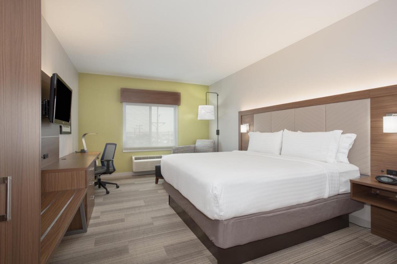 King Room at Holiday Inn Express & Suites Amarillo by IHG
