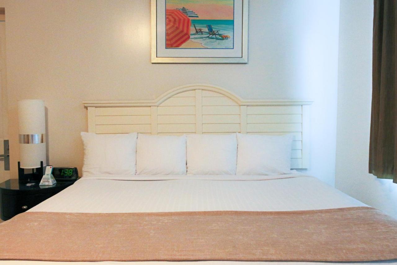 Superior King with Kitchenette- Free Parking at Beach Place Hotel