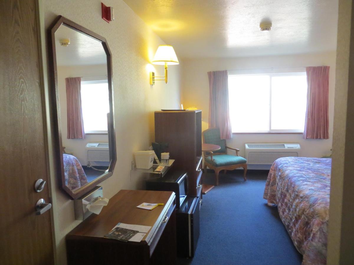 King Room - Non-Smoking at Days Inn by Wyndham Torrey Capital Reef