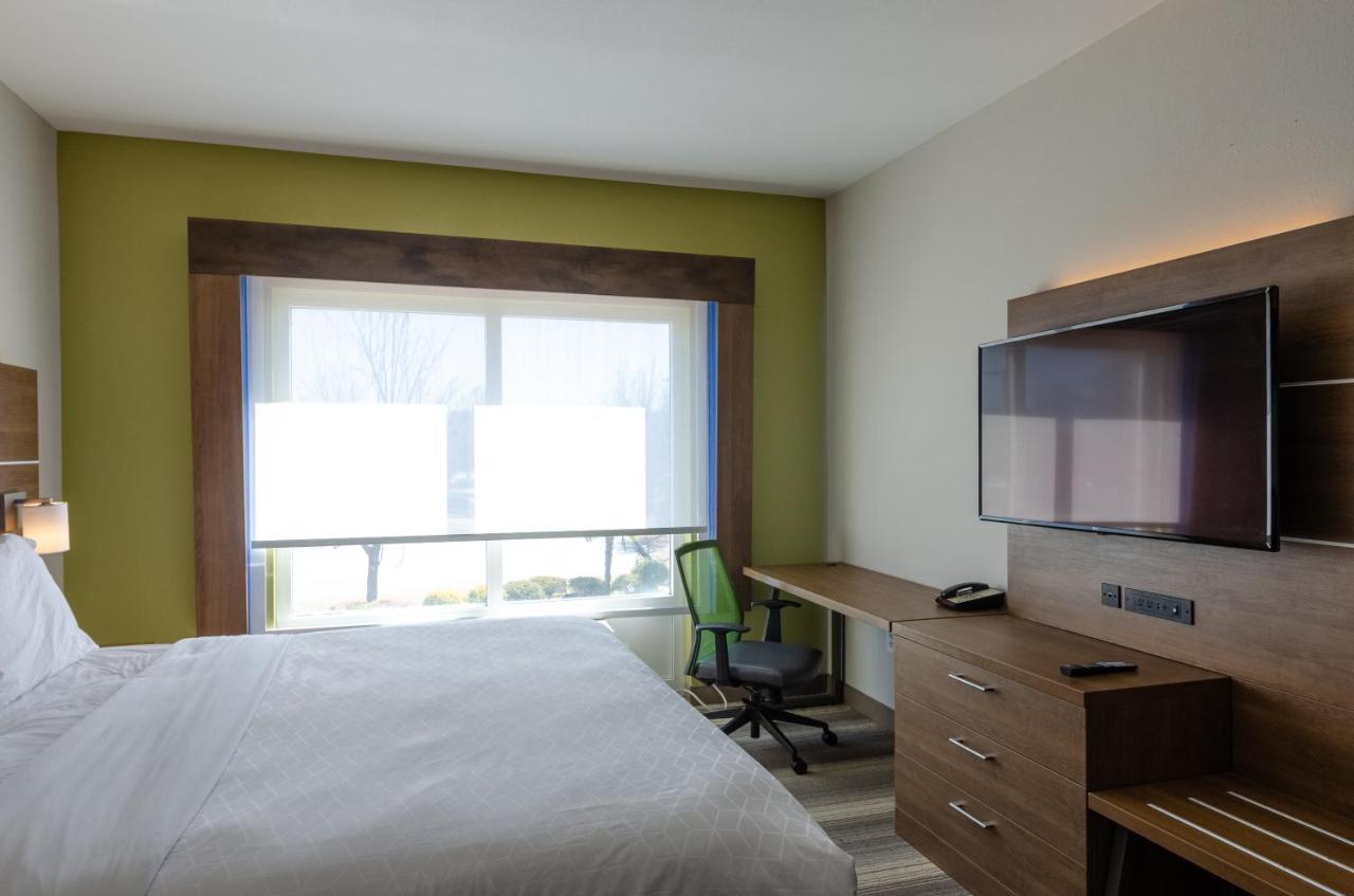 Standard  Room at Holiday Inn Express Atlanta Airport West - Camp Creek Market by IHG
