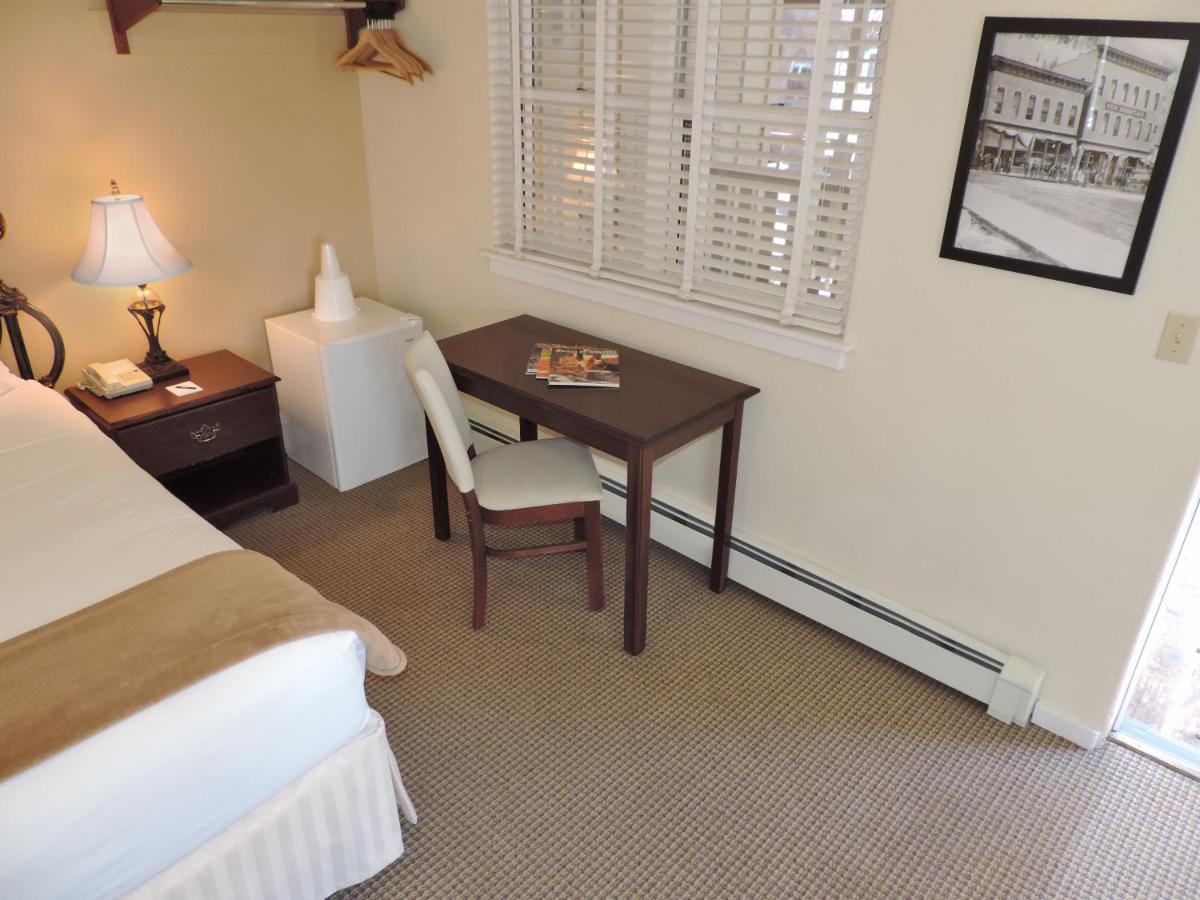 Signature One Queen Bed at The Victorian Inn